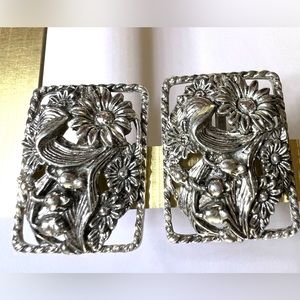 Sarah Coventry vintage silver tone flower earrings